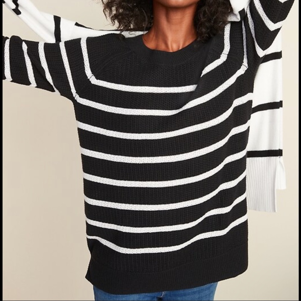 Old navy black & white knit heavy blend blac &white striped long sleeve sweater